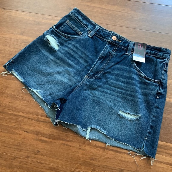 🌟FREE🌟NWT No Boundaries High-Rise Midi Shorts Dark Wash Denim Juniors Sz 11 - Picture 10 of 10